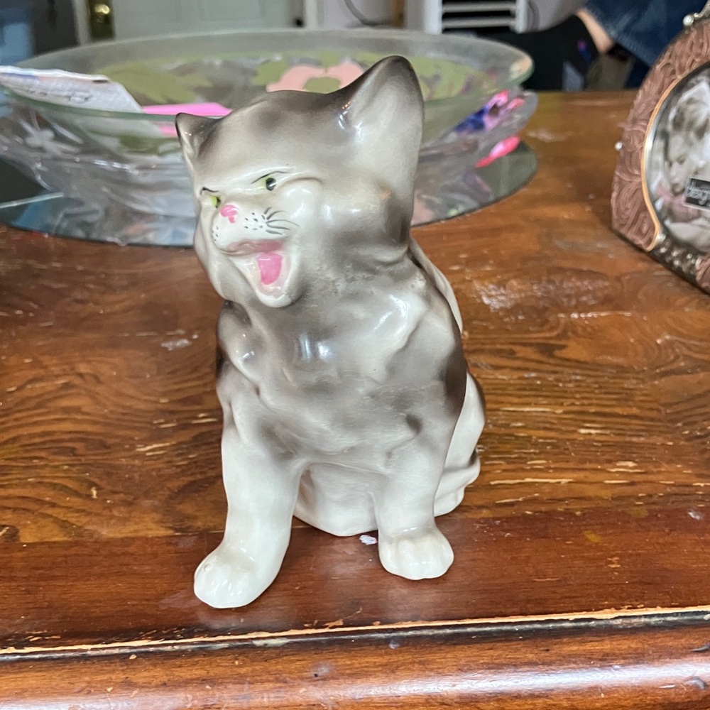 Elegant Ceramic Cat Figurine - Cream and Brown from Coventry